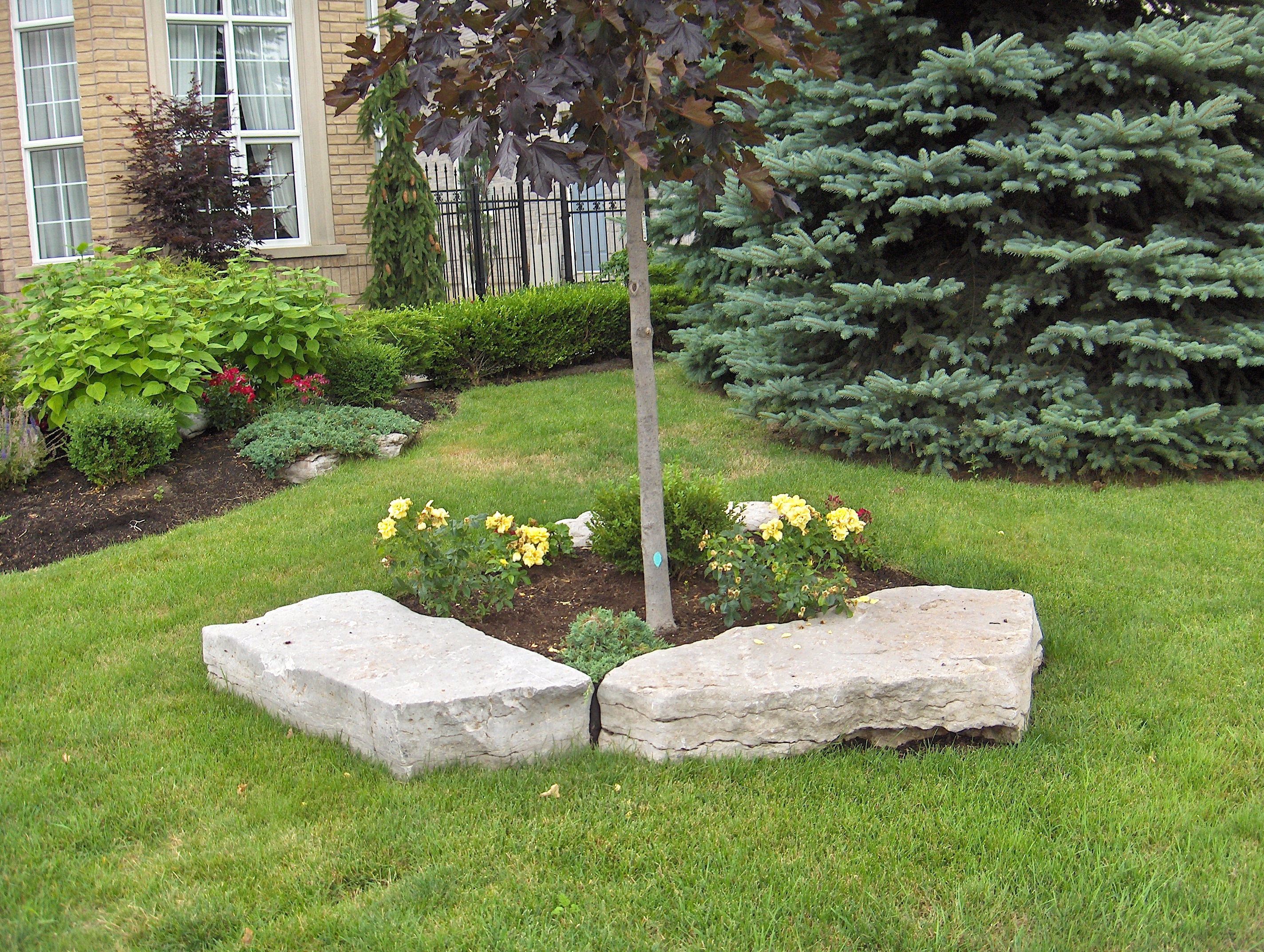 Light Gray Armour Stone retaining wall